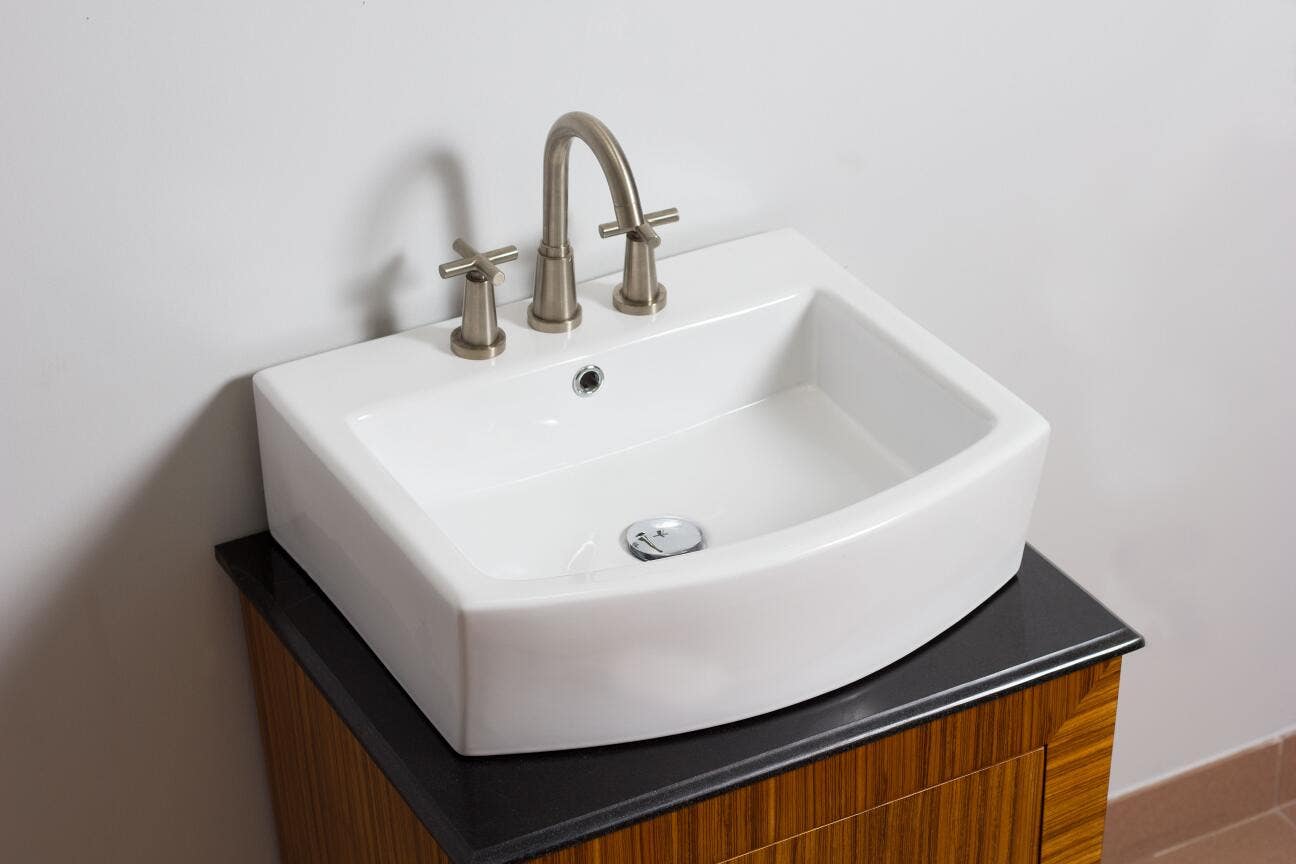 American Imaginations AI-19824 22.25-in. W Above Counter White Vessel For 3H8-in. Center Drilling