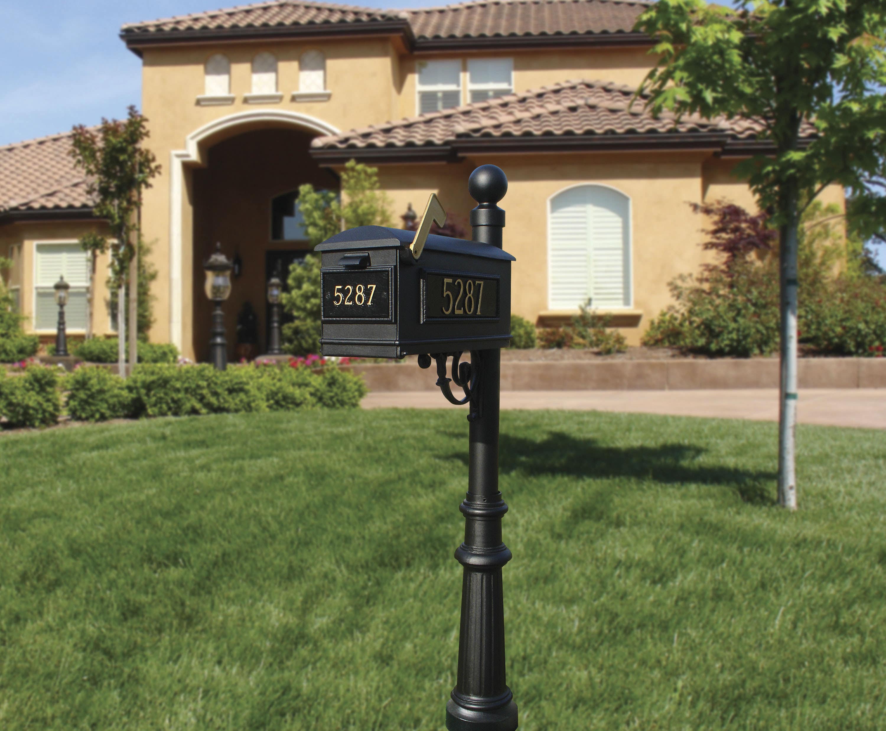 QualArc LMCV Lewiston Mailbox with Vinyl Numbers and Post