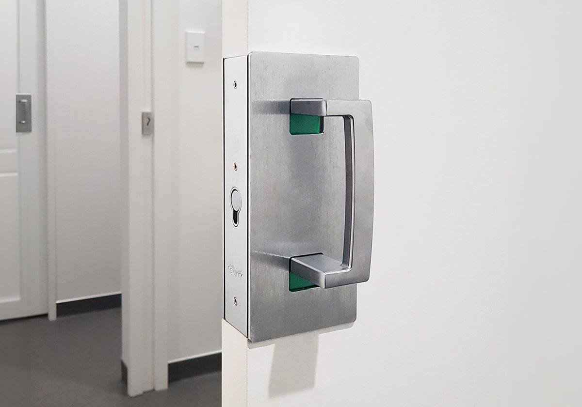 Cavity Sliders CL400 ADA Magnetic Privacy Handle