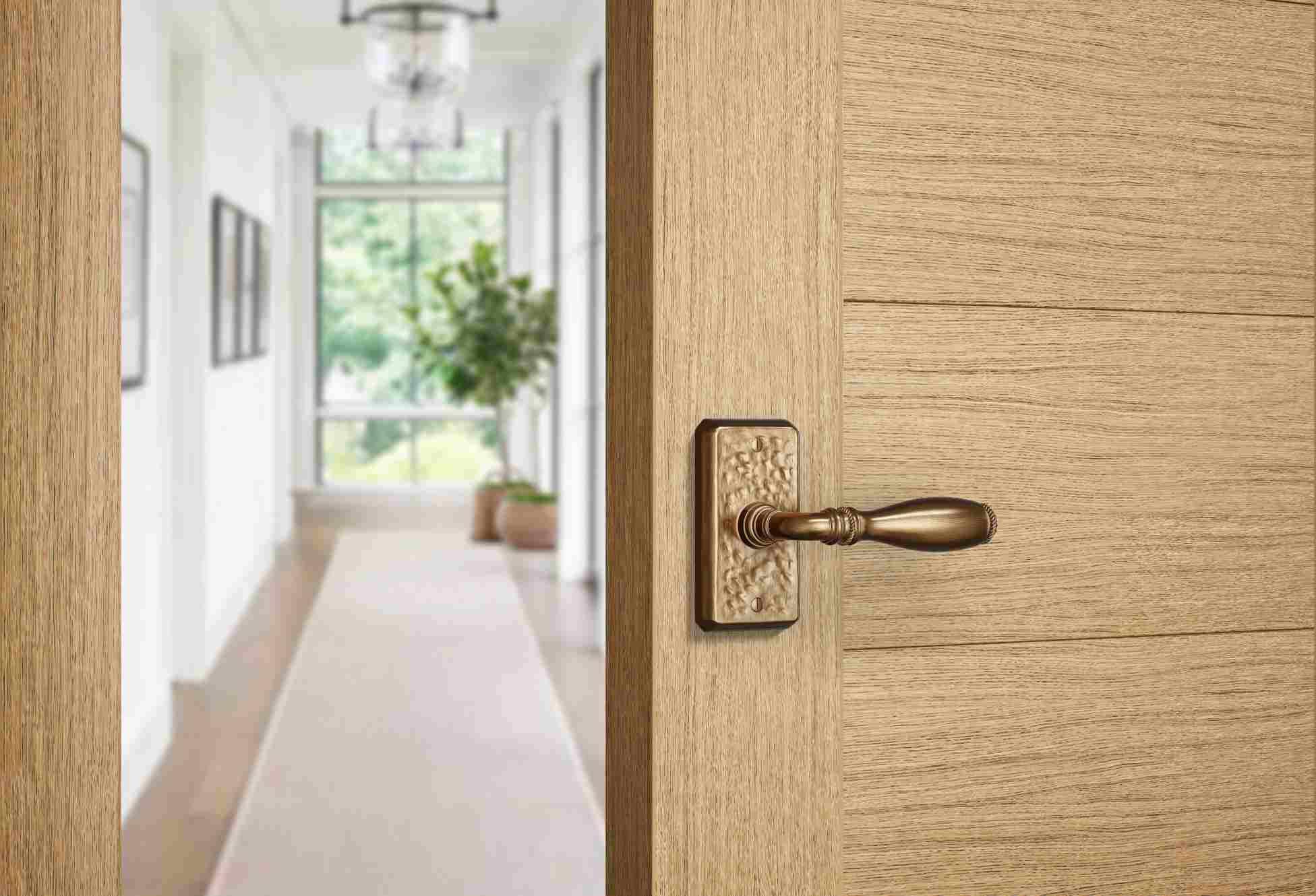 Rocky Mountain Hardware E304 Hammered Patio Lock Set