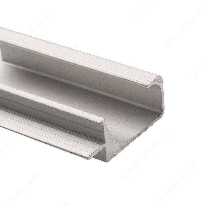 Richelieu 3184 Modern Pull Handle for 5/8" Panel