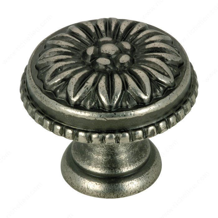 Richelieu BP043 Traditional Brass Knob