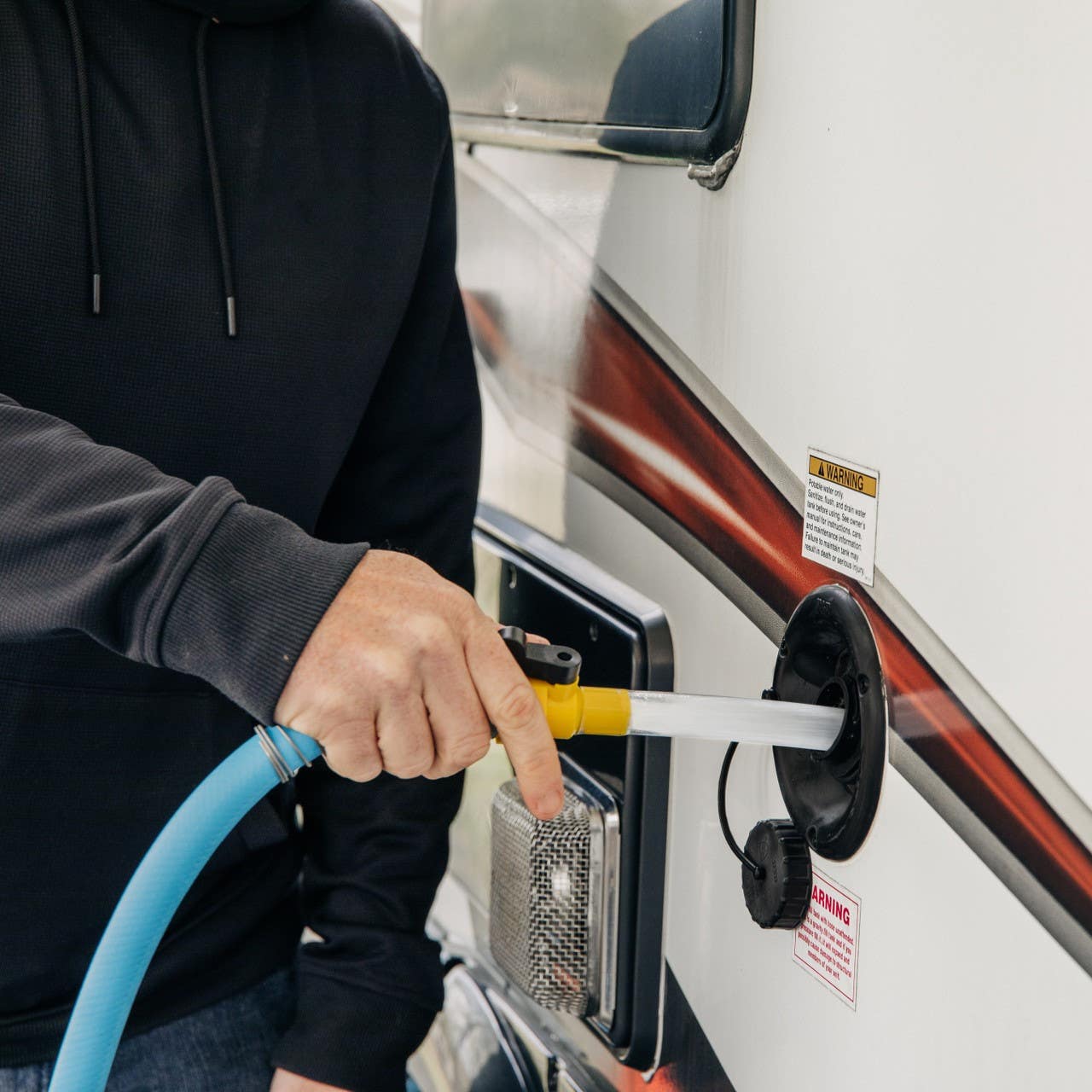 Camco Mfg 40003 Water Tank Filler with Shutoff Valve