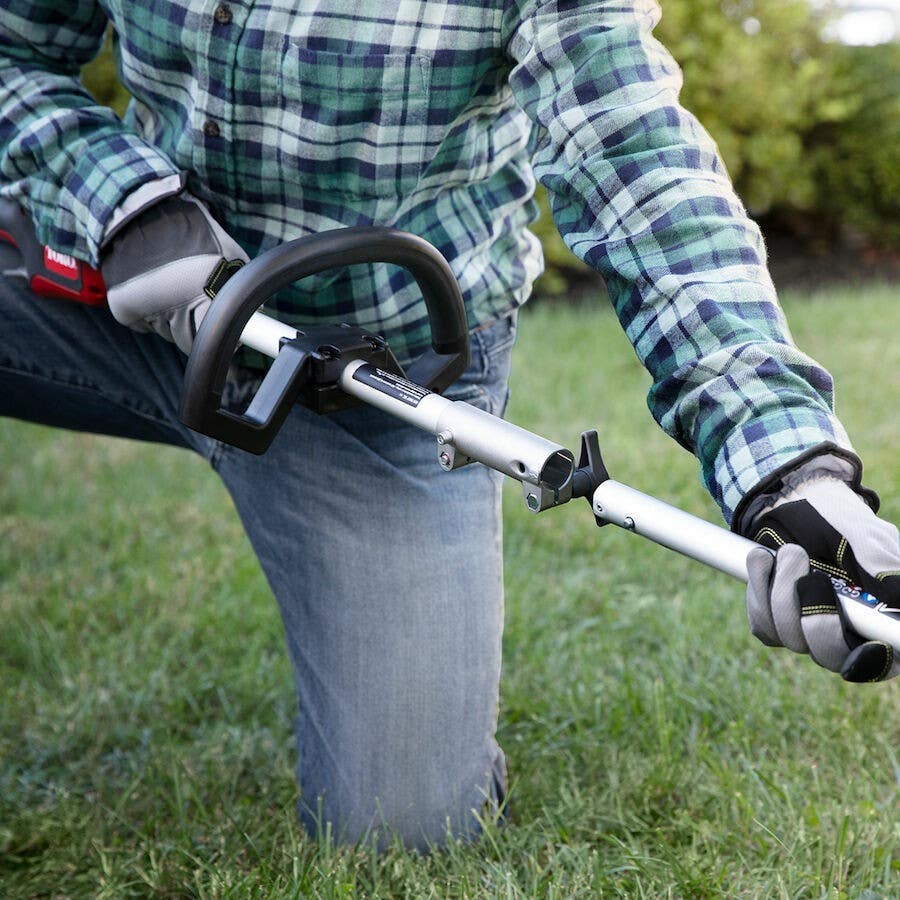 TORO 51836 Attachment Capable String Trimmer with 2.5Ah Battery 60V MAX 14 in. (35.5 cm) / 16 in. (40.6 cm)